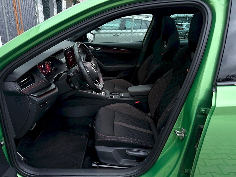 Škoda Octavia (2024) Combi 2.0 TSI 195 kW DSG RS - fotka 21 z 21