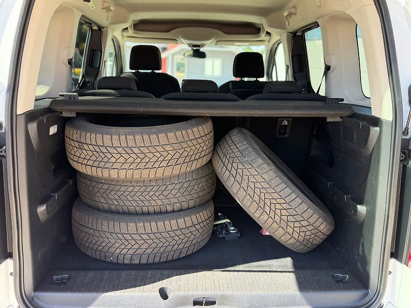 Opel Combo 1.2TURBO 81KW*TOP VÝBAVA- ZADA - fotka 7 z 33