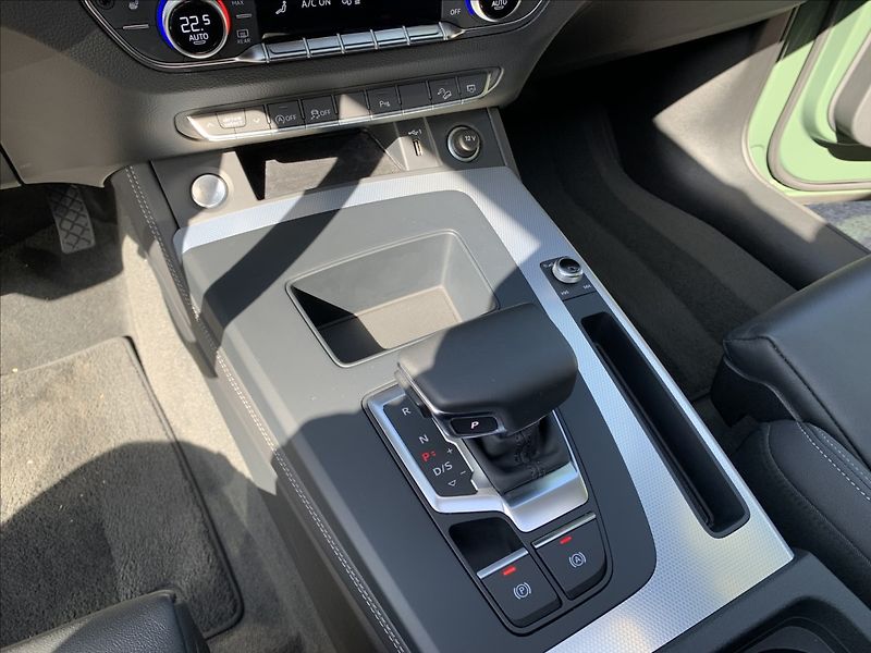 Audi Q5 2,0 TSI QUATTRO SLINE ČR,SERVI - fotka 16 z 29