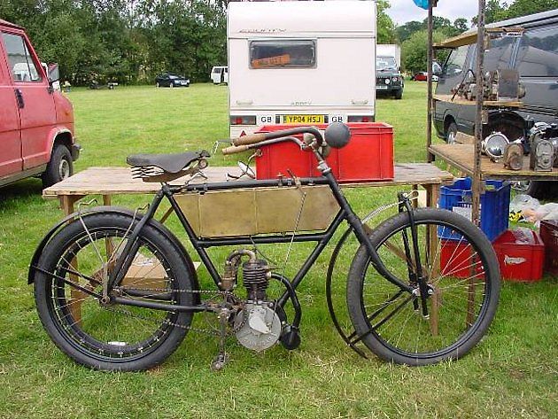 Motocykl Terrot z roku 1904., zdroj: Wikimedia Commons, Yesterdays Antique Motorcycles, CC BY-SA 3.0