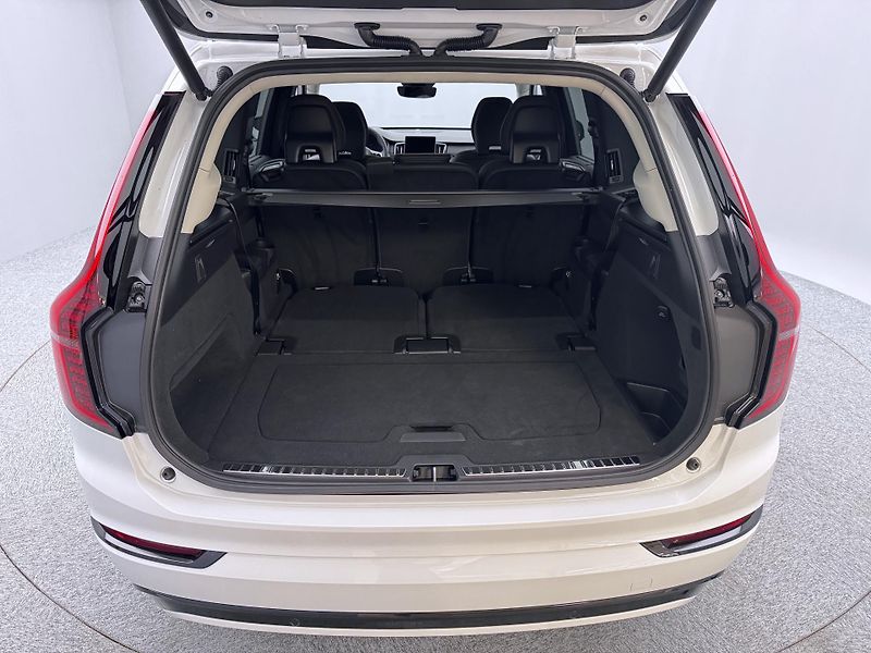 Volvo XC90 (2026) T8 AWD Plug-in ULTRA DARK 7m - fotka 4 z 28