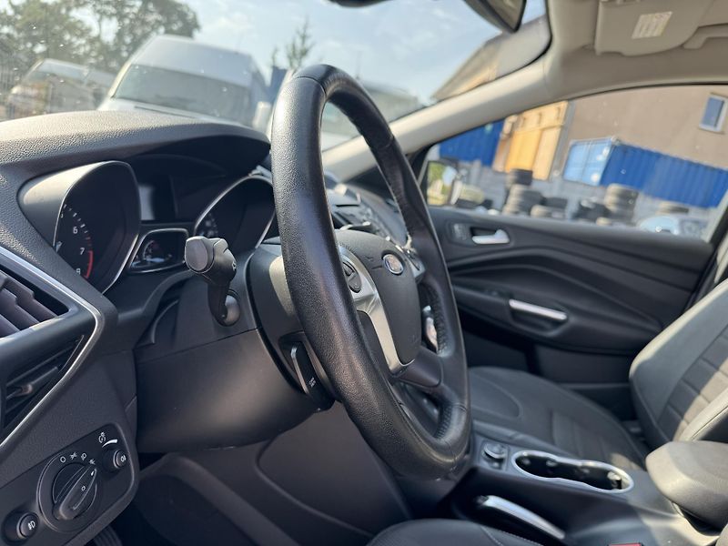 Ford Kuga (2014) 1.6 134 kw, 4x4, Bohatá výbava - fotka 20 z 31