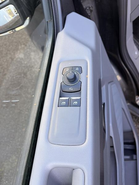 Volkswagen Caravelle (2026) - fotka 23 z 37