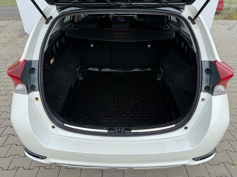 Toyota Auris 1.8 HSD e-CVT Selection - fotka 10 z 27