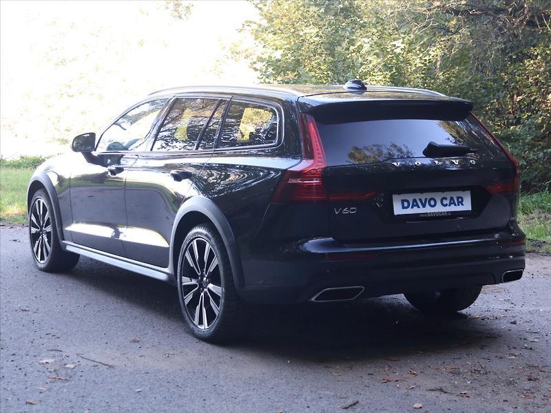 Volvo V60 2,0 B4 AWD Cross Country DPH - fotka 5 z 33