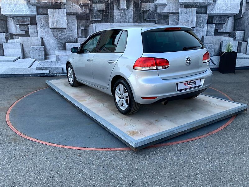 Volkswagen Golf (2012) 1.2TSi, 77KW, MATCH - fotka 8 z 21