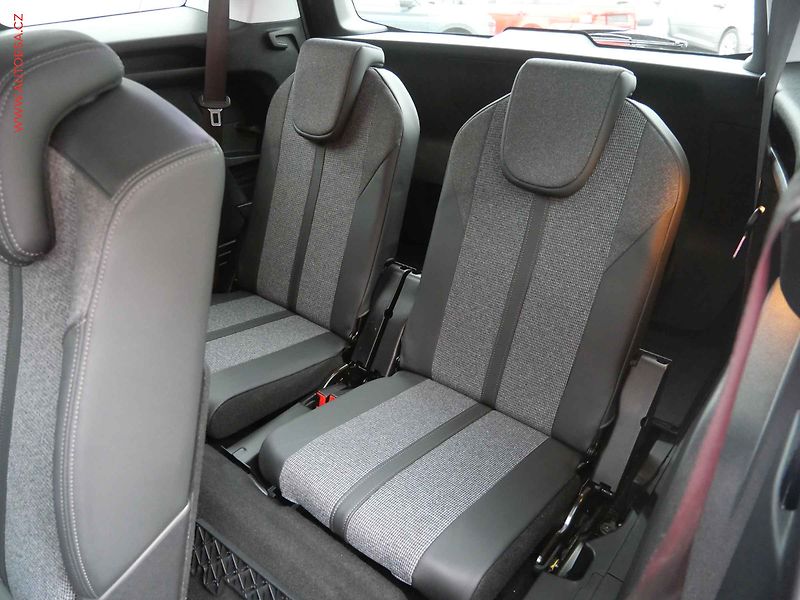 Peugeot 5008 (2020) 1.5 HDi, 1.maj,ČR, Allure - fotka 11 z 24