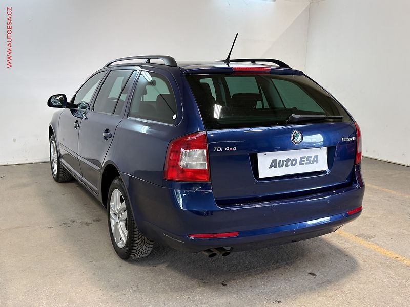 Škoda Octavia (2013) 1.6TDi 4x4, AC, park.čidla - fotka 6 z 14