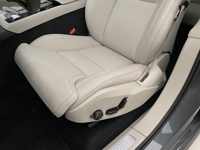 Volvo XC90 (2026) T8 AWD RECHARGE DARK ULTRA - fotka 33 z 74