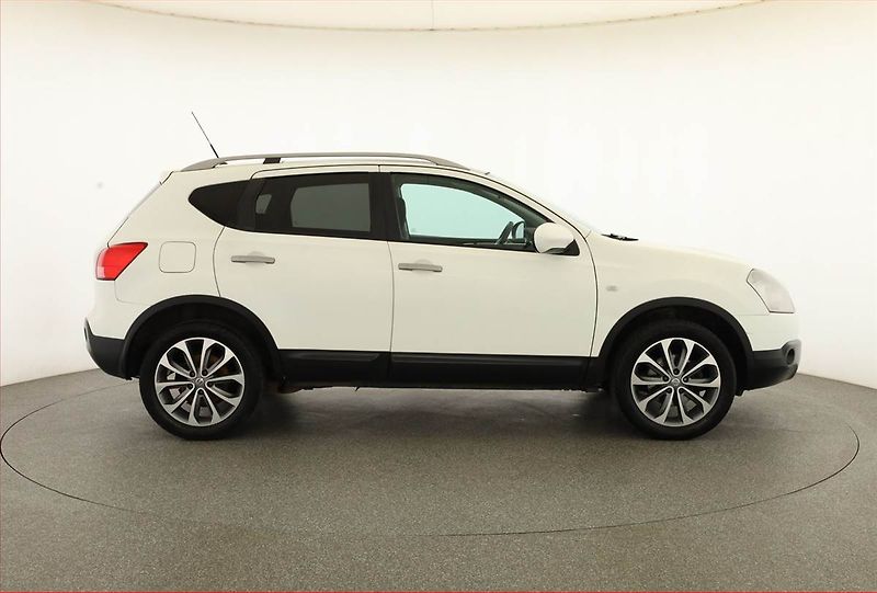 Nissan Qashqai (2009) 1.6, Serv.kniha, Tempomat - fotka 6 z 17