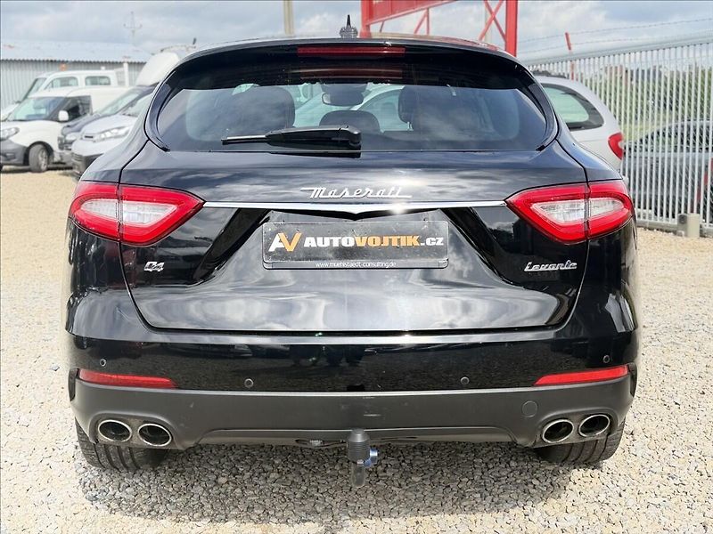Maserati Levante 3,0 Q4 A/T 202kW - fotka 6 z 31