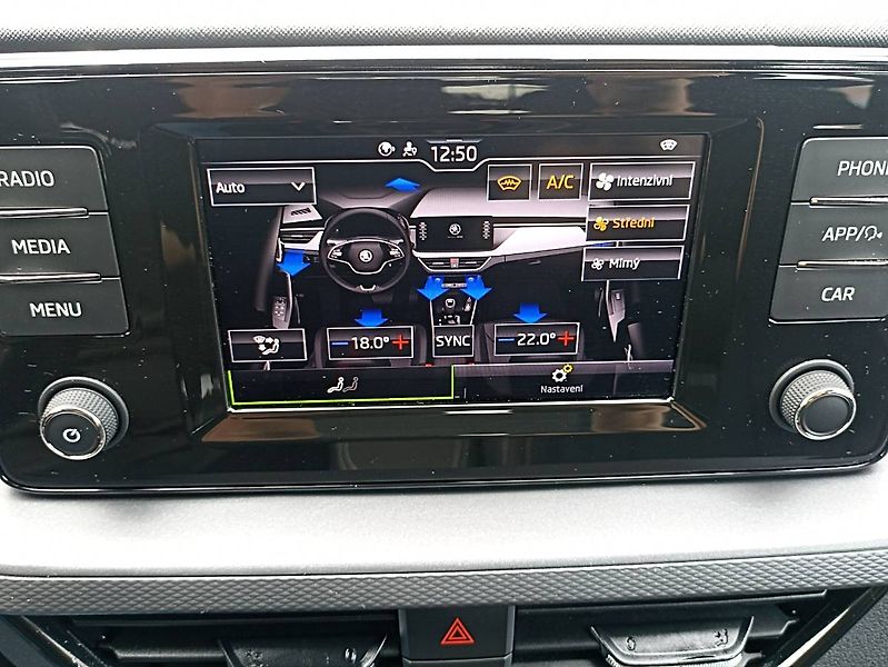 Škoda Kamiq (2021) 1.5 TSI 110kW tažné LED manuál - fotka 24 z 35