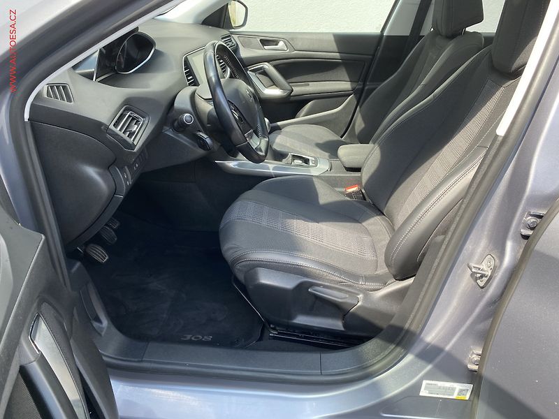 Peugeot 308 (2018) 1.5 HDi, Allure, panor, navi - fotka 9 z 17