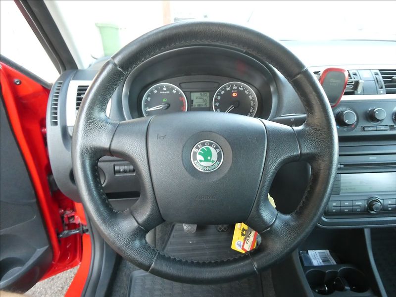 Škoda Fabia 1,2 HTP 2x kola, koupeno v ČR - fotka 28 z 40