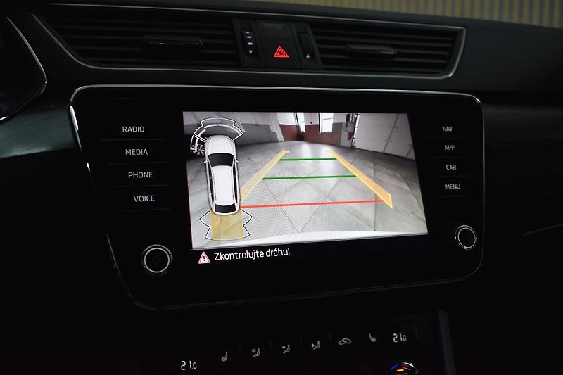 Škoda Superb 2.0 TDI REZERVACE - fotka 24 z 43