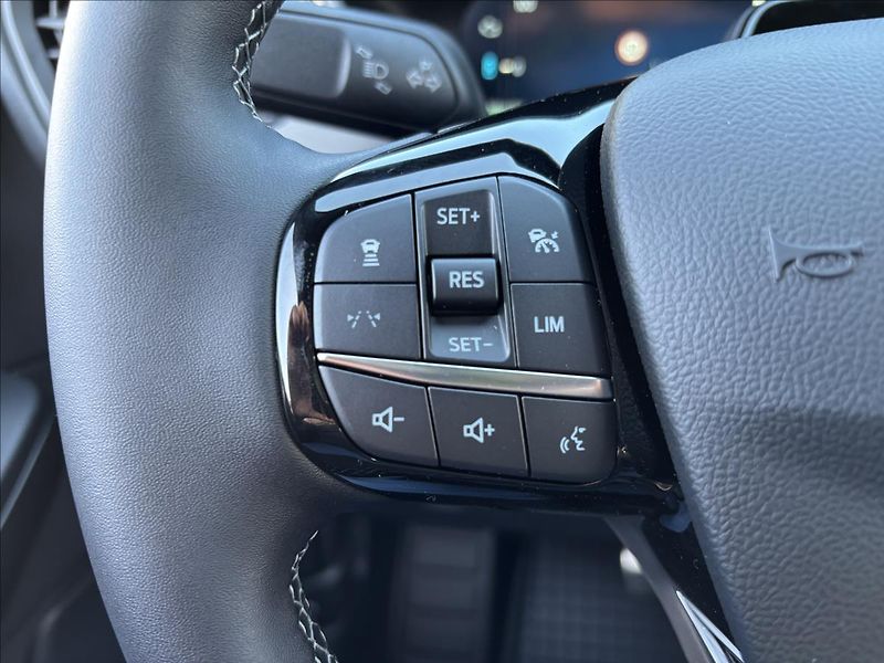 Ford Kuga 2,5 HEV 111kW Blue Cruise - fotka 31 z 49