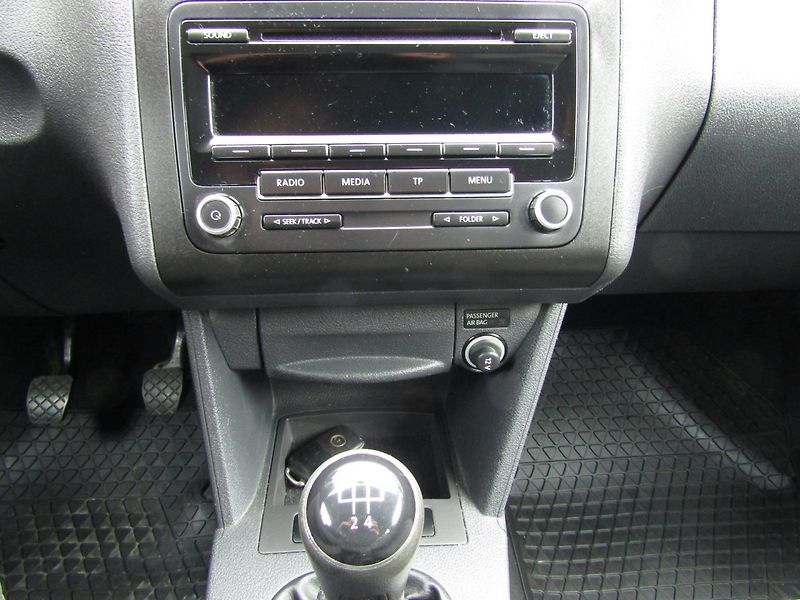 Volkswagen Caddy (2013) 1.6 TDI 75kW  7 MÍST - fotka 32 z 37