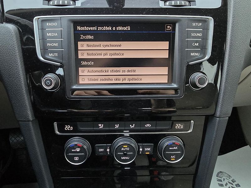 Volkswagen Golf 1.4TSi 110kW DSG HIGHLINE -DPH - fotka 21 z 38