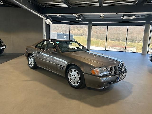 Mercedes-Benz SL (1990) 500 kabriolet - fotka 6 z 26