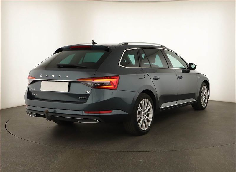 Škoda Superb (2021) Laurin&Klement iV 1.4 TSI PHEV - fotka 5 z 26