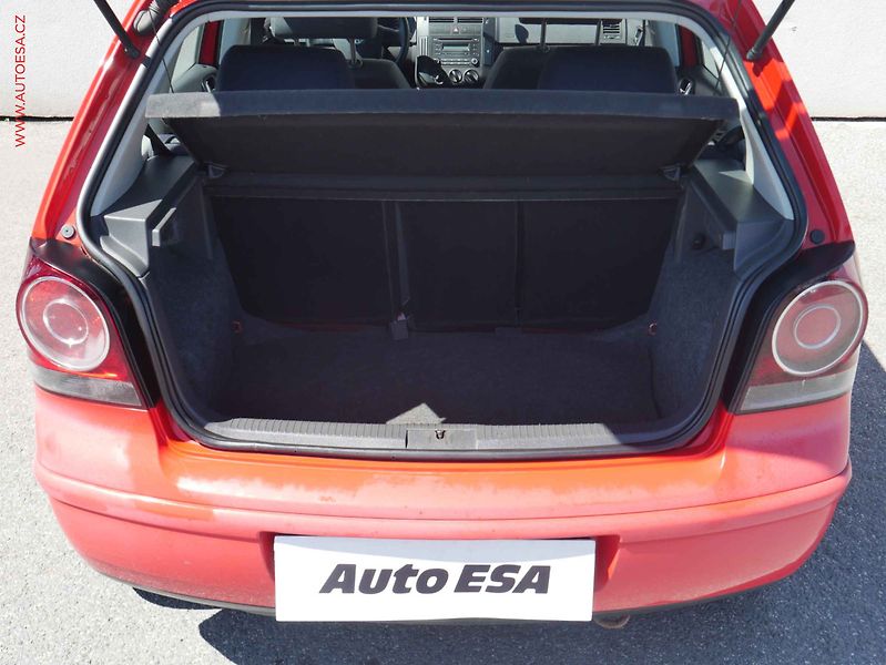 Volkswagen Polo (2008) 1.2 HTP, 1.maj,ČR, Klima - fotka 7 z 13