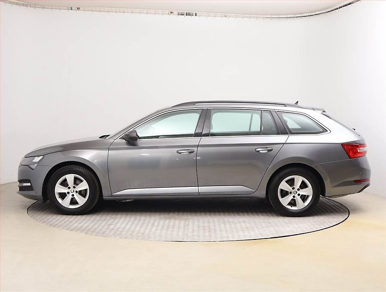 Škoda Superb (2023) Ambition 1.5 TSI - fotka 3 z 19