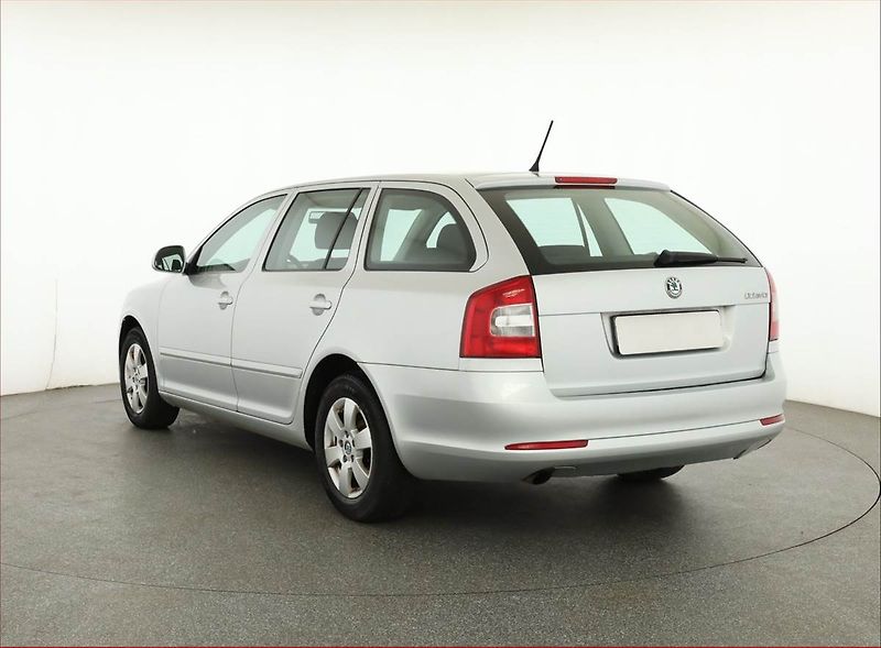 Škoda Octavia (2012) Ambition 1.6 TDI, Tempomat - fotka 4 z 13