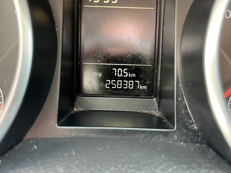 Volkswagen Golf (2009) 2.0 TDI - fotka 13 z 21