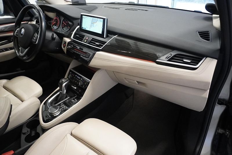 BMW Řada 2 2,0 GRAN TOURER - fotka 32 z 33