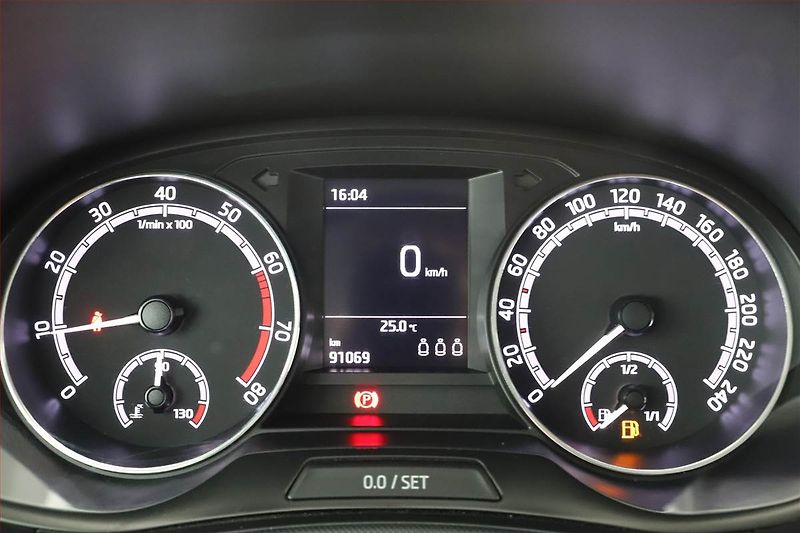 Škoda Fabia (2019) Ambition 1.0, Serv.kniha - fotka 8 z 13