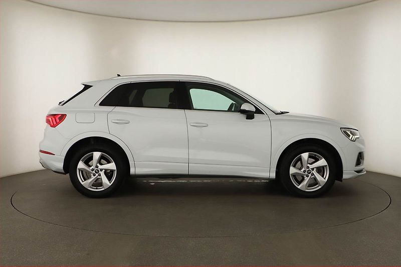 Audi Q3 (2021) Advanced 45 TFSI - fotka 6 z 18