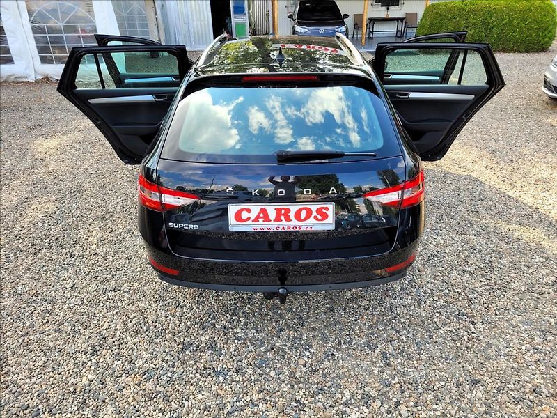 Škoda Superb 1,5 zálohováno - fotka 43 z 50