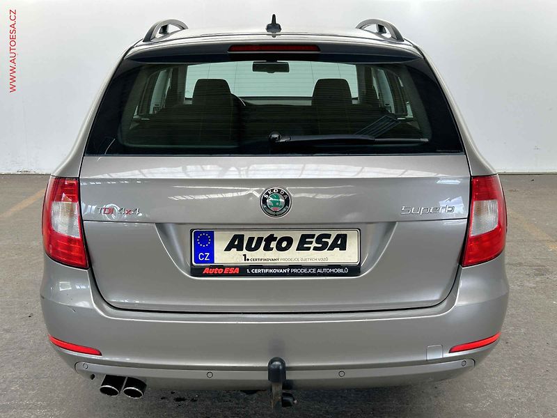 Škoda Superb (2012) 2.0 TDI 4x4, ČR, DSG, výhřev - fotka 5 z 15