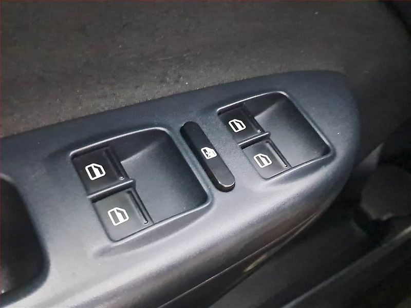 Škoda Octavia (2012) Ambition 2.0 TDI, Automat - fotka 16 z 18