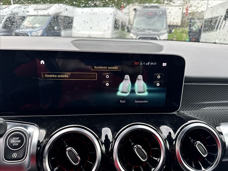 Mercedes-Benz GLB 2,0   AMG 35 - fotka 12 z 15