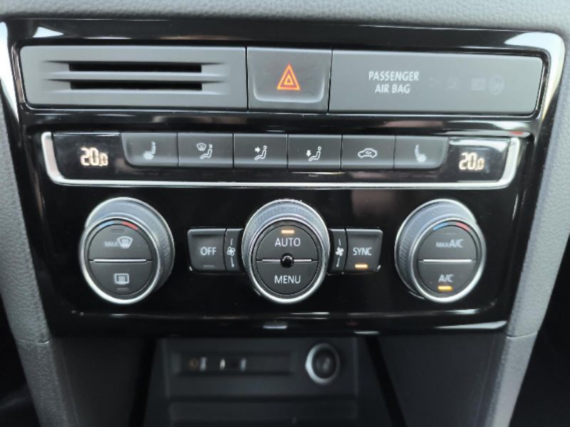 Volkswagen Golf Sportsvan 1.5TSI 110kW DSG HIGHLINE - fotka 14 z 24