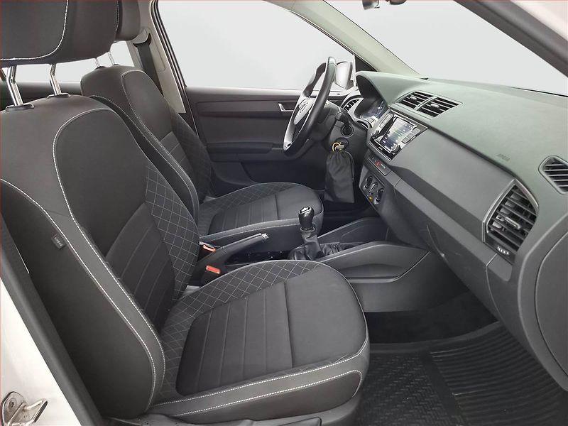 Škoda Fabia (2022) Ambition 1.0 TSI, ČR,1.maj - fotka 9 z 16