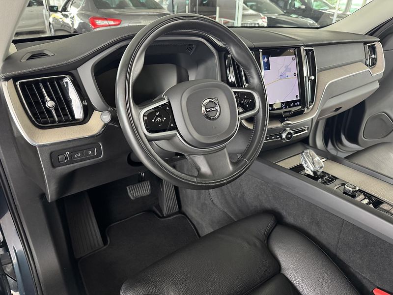 Volvo XC60 T8 AWD*Recharge*REZERVACE! - fotka 9 z 36