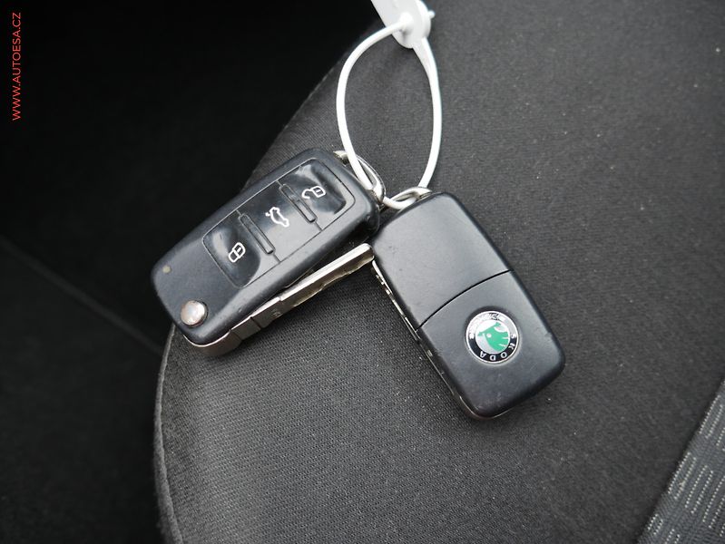 Škoda Octavia (2012) 1.6TDi, ČR, autoAC - fotka 22 z 22