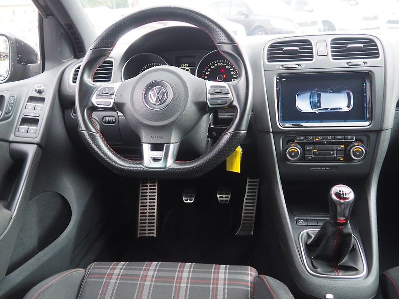 Volkswagen Golf (2010) 2.0 TSi 155 kW, GTI, Manuál - fotka 15 z 35
