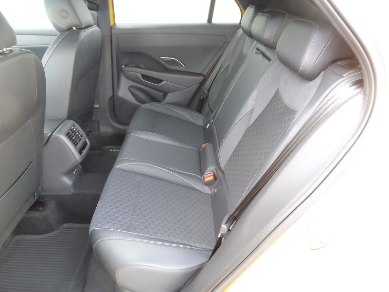 Volkswagen T-Roc (2026) R-Line 1,5 eTSI 110kW mHEV DSG - fotka 22 z 32