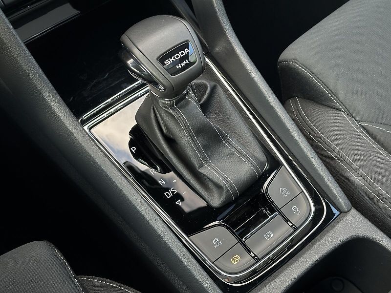 Škoda Karoq 2.0TDi 4x4 DSG Sportline 150PS - fotka 38 z 49