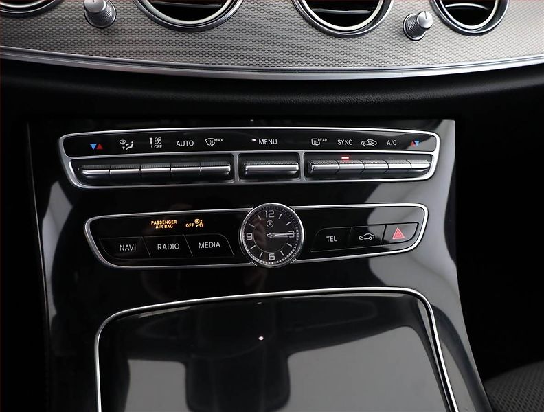 Mercedes-Benz Třídy E (2016) E 220 d 4MATIC - fotka 10 z 18