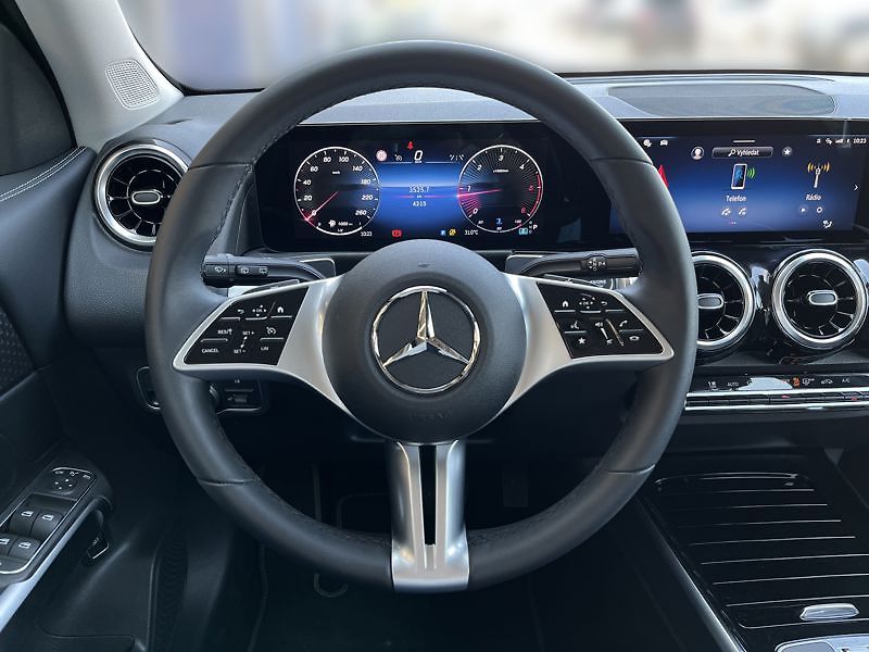 Mercedes-Benz GLB 200 d 4MATIC - fotka 11 z 18