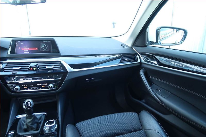 BMW Řada 5 (2017) 520d, Serv.kniha, Kůže, Navi - fotka 8 z 23