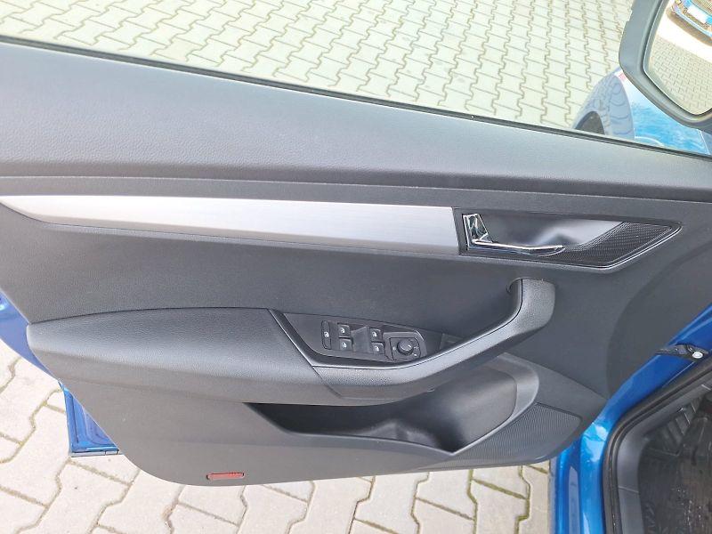 Škoda Karoq (2022) 1.5 TSI / 110 kW / 6MP / AMBIT - fotka 15 z 34