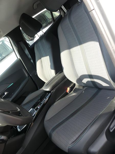 Peugeot 2008 (2022) 1,5 BlueHDi MAN6 - fotka 9 z 22