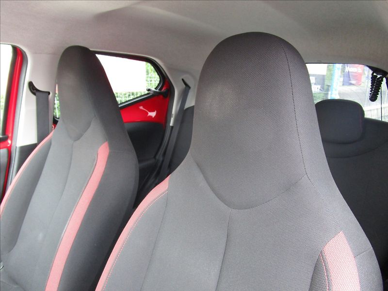 Toyota Aygo 1.0VVT-i, aut. KLIMA - fotka 14 z 37