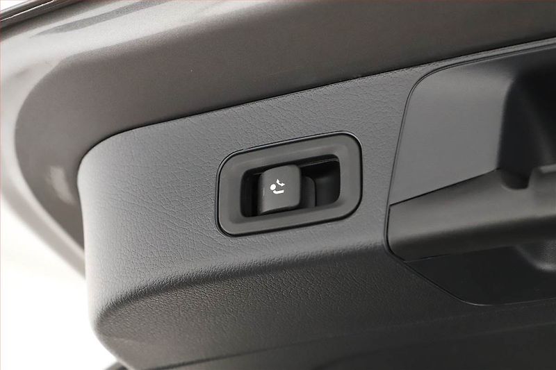 Mercedes-Benz GLB (2026) 200 d, AMG Line, Navigavce - fotka 25 z 29