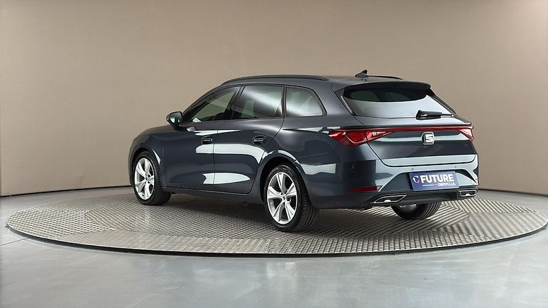 Seat Leon 2.0 TDI DSG FR Sporstourer - fotka 2 z 27